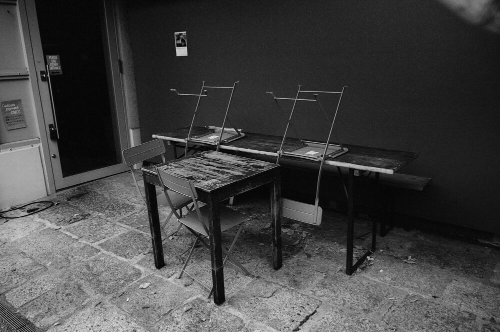 下北沢カフェの椅子