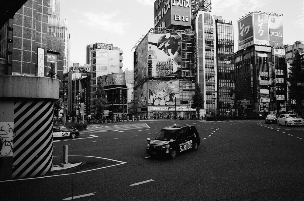 新宿大ガード下