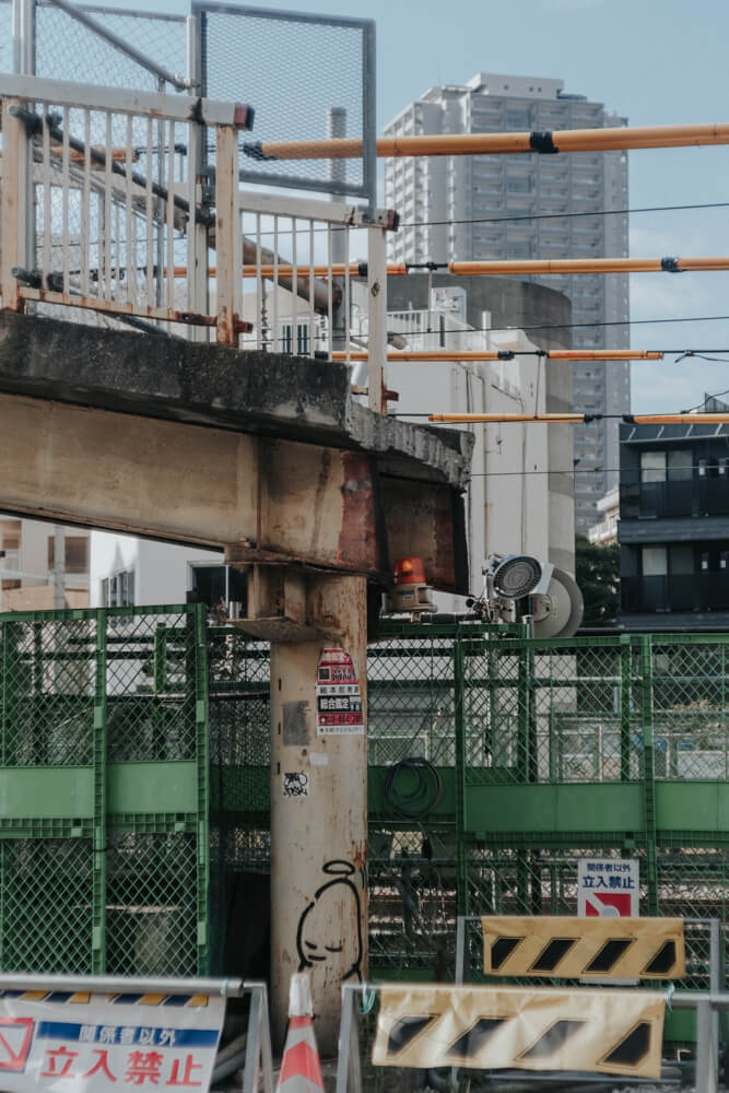 恵比寿駅線路沿い