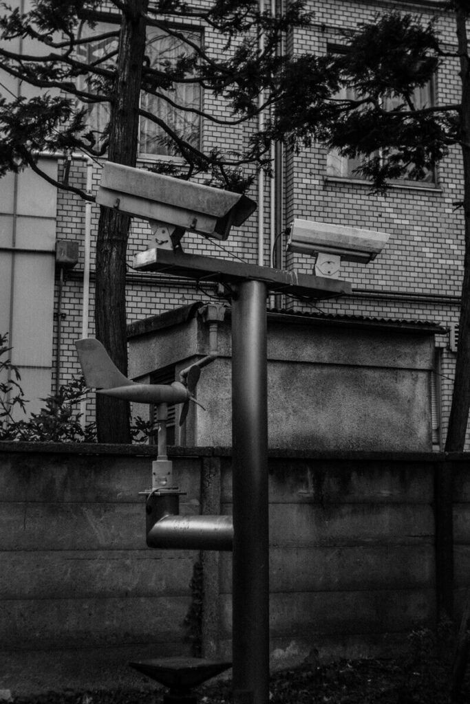 新大久保線路沿い監視カメラ