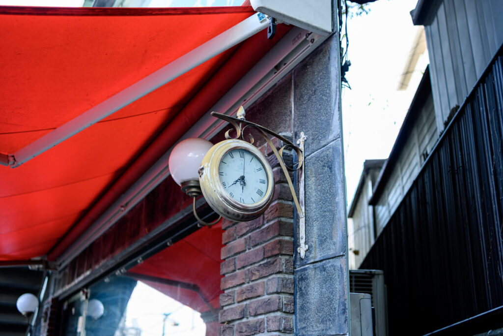 代官山駅そばのBARの時計