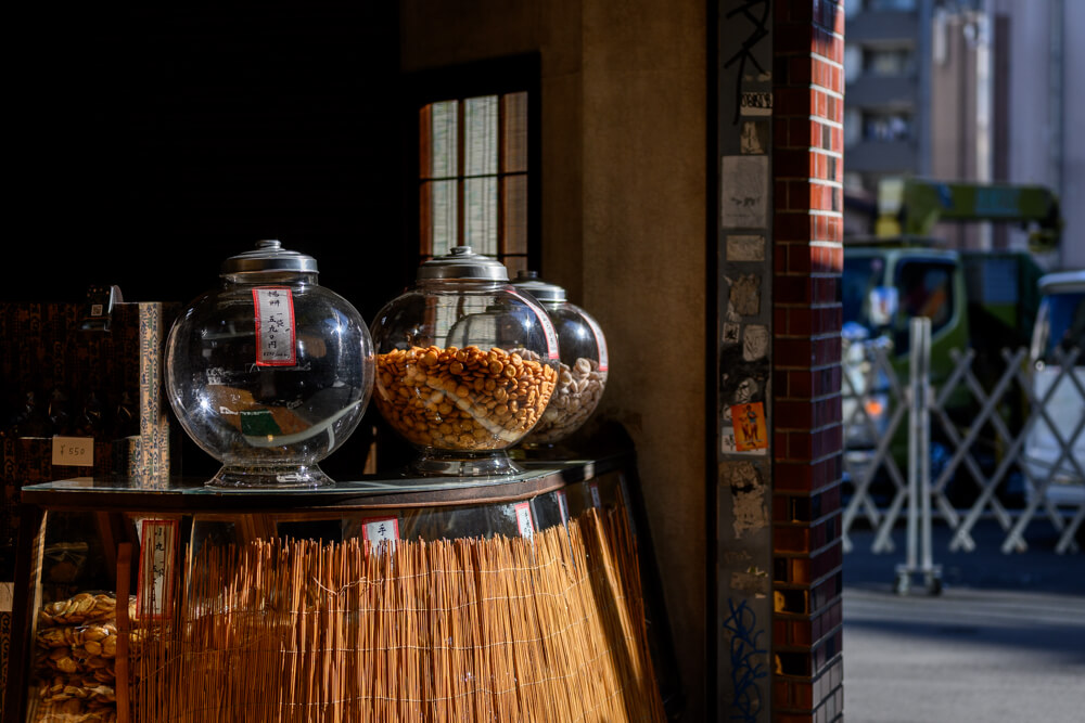 店先のせんべい