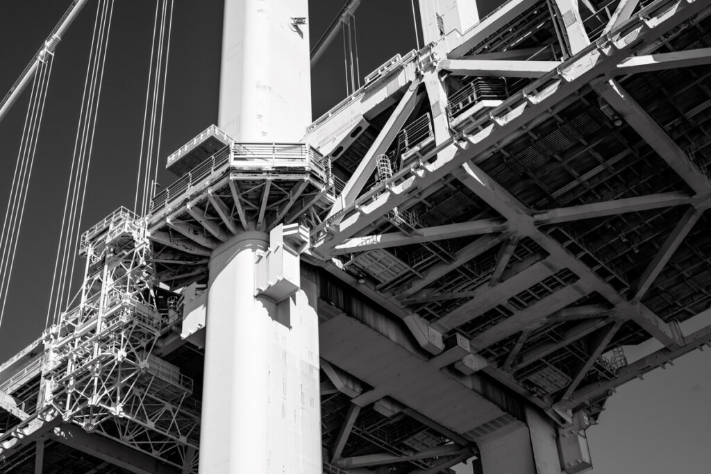 下から見たレインボーブリッジ