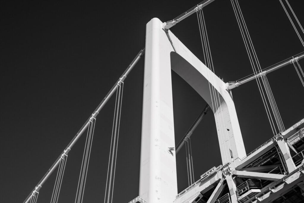 下から見たレインボーブリッジ