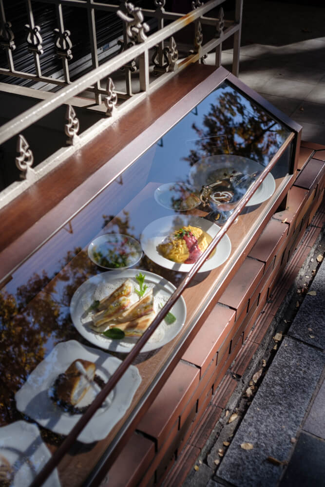 原宿の食品サンプルのショーウインドー