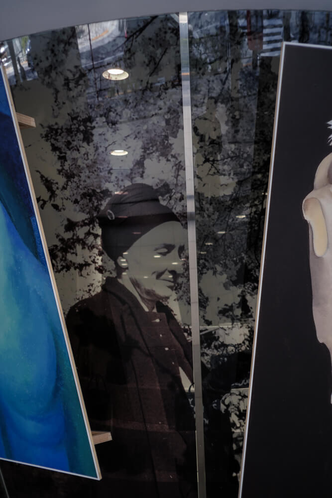 コムデギャルソンのショーウインドー