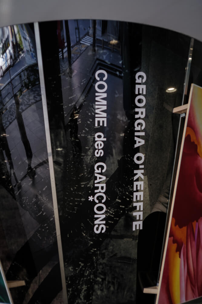 コムデギャルソンのショーウインドー