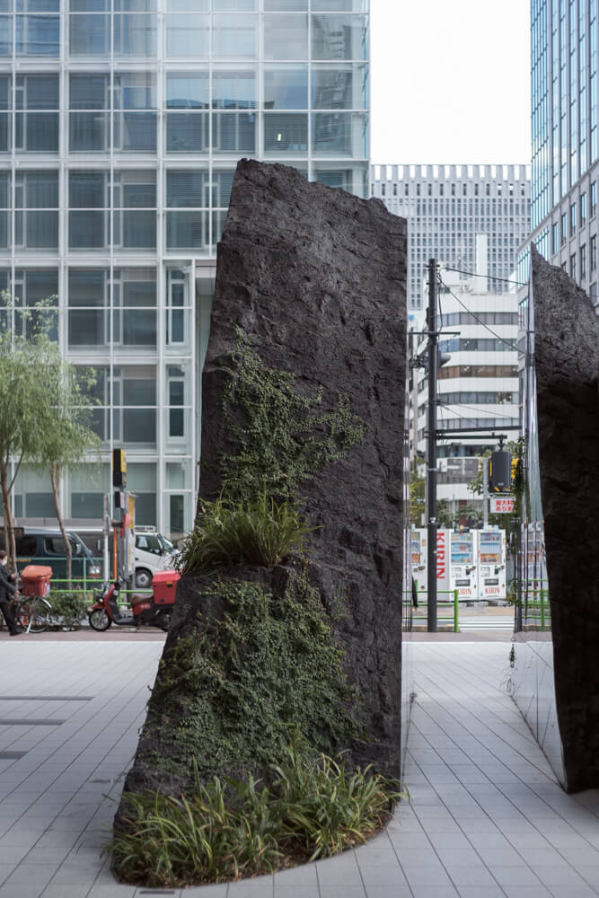 八重洲ビル群のオブジェ