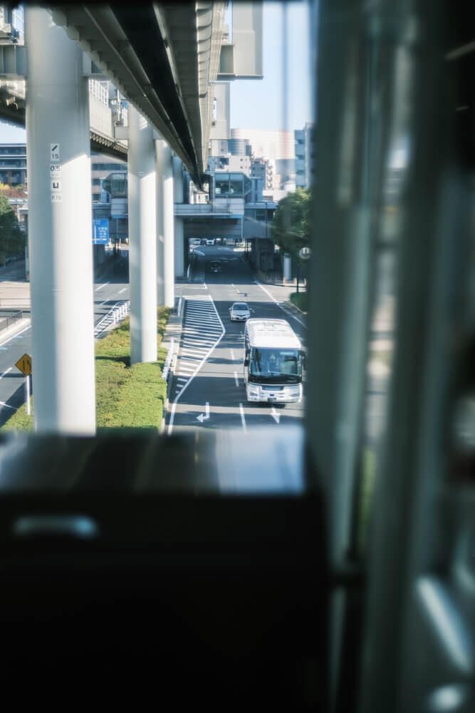 千葉モノレールから写した下の道路