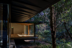 原宿線路脇の建物